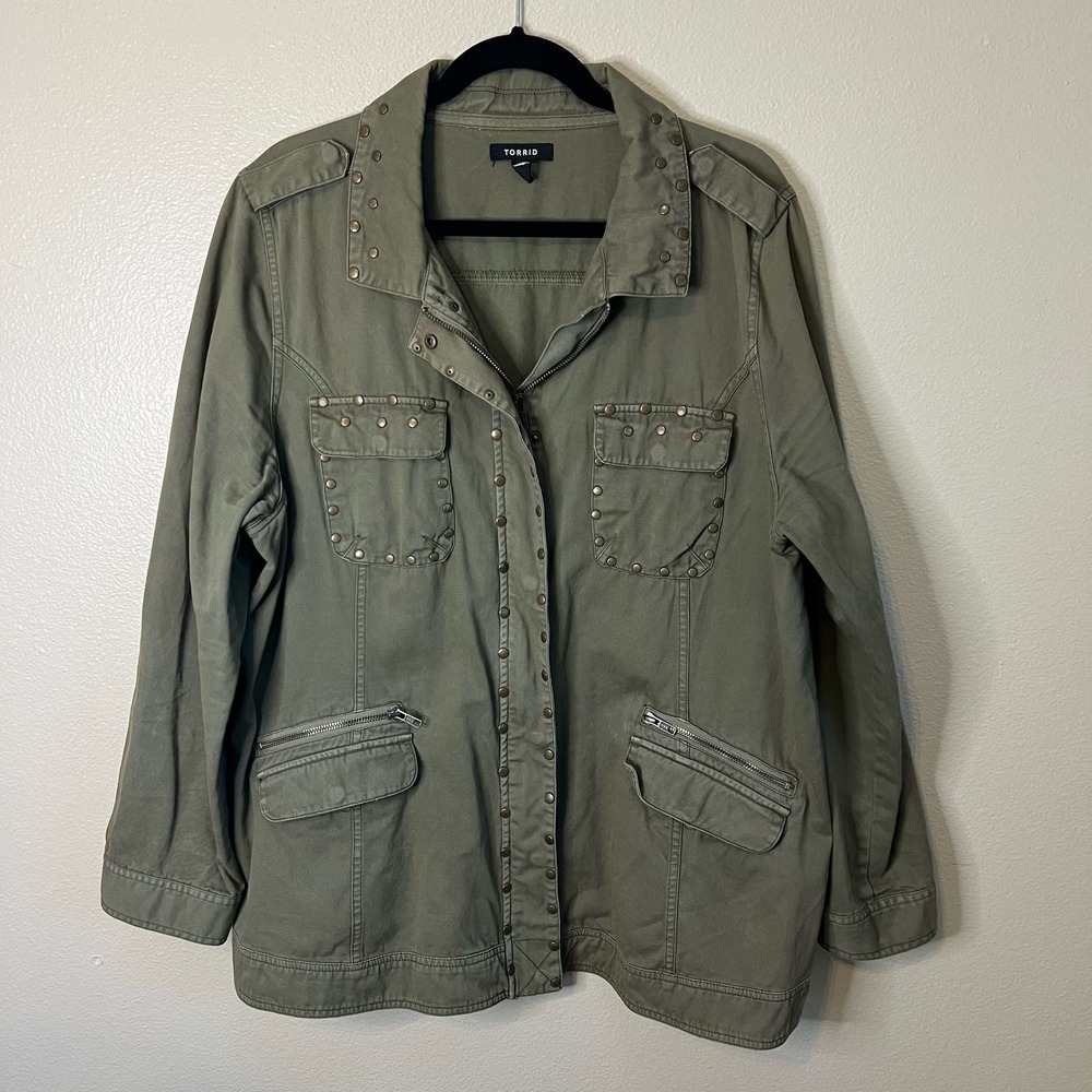 Torrid Green Blazer with Sleek Design